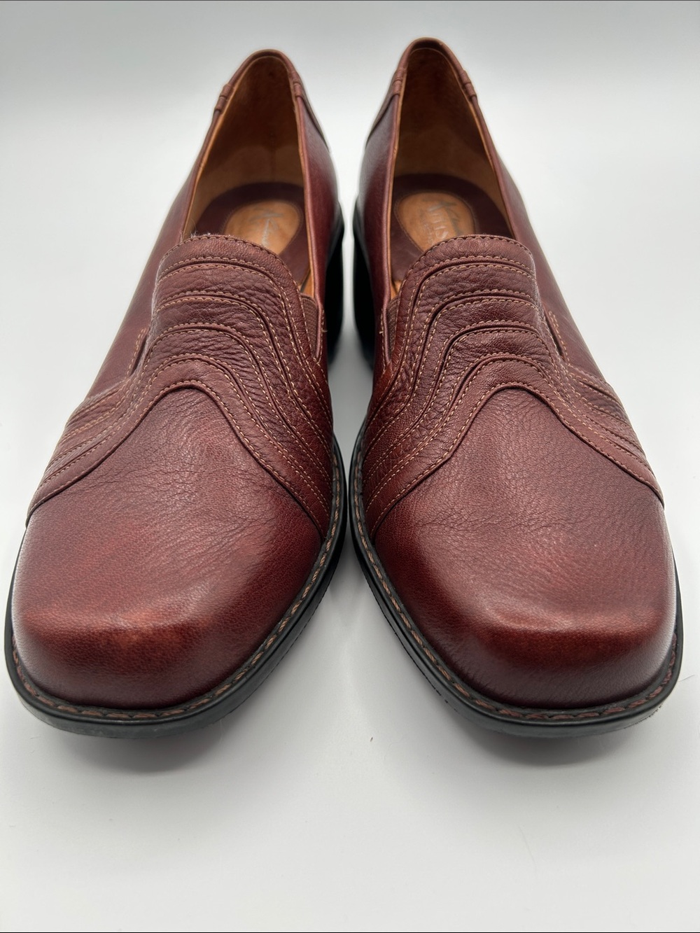 Clarks Artisan Collection Women's Burgundy Leather Slip-On Mules/Clogs - Picture 12 of 12